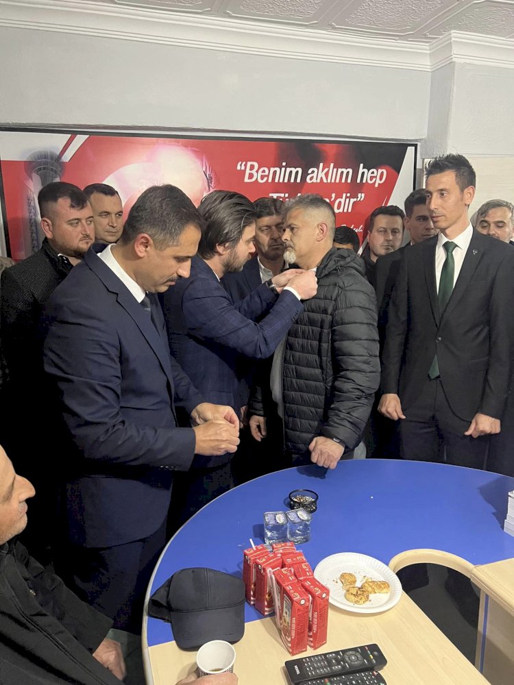 MHP’de 50 Üyeye Parti Rozeti Takıldı
