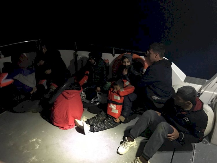 Ayvacık Açıklarında 10 Düzensiz Göçmen Yakalandı