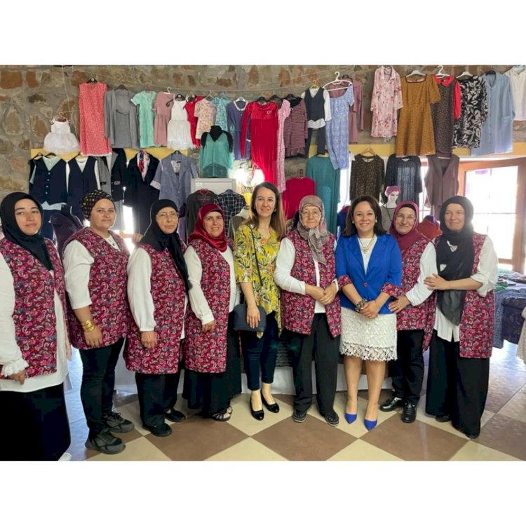 Eceabat’ta Yılsonu Sergisi Düzenlendi