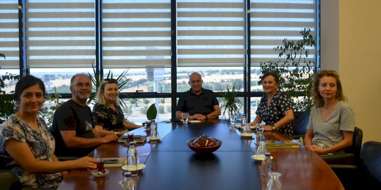 Ayhan Gider, ziyaretçilerini ağırlıyor