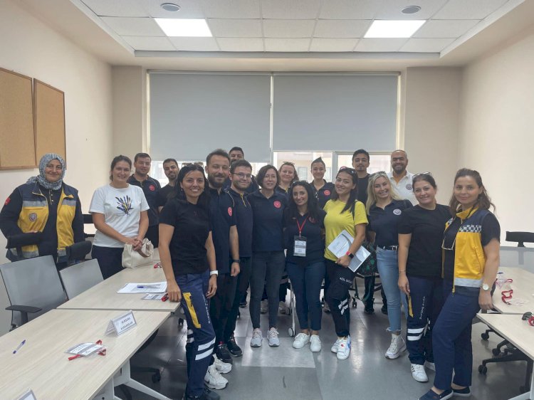 Acil sağlık personeline uygulamalı eğitim verildi