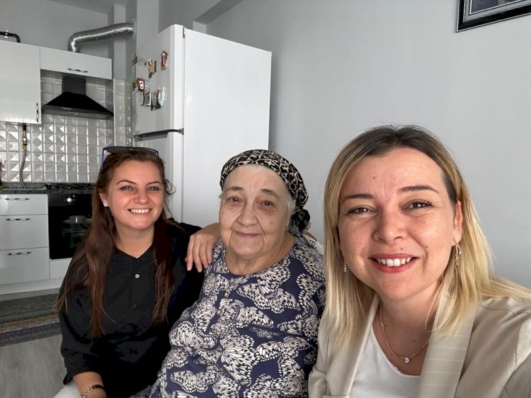 AK Partili kadınlar, yaşlıları ziyaret etti