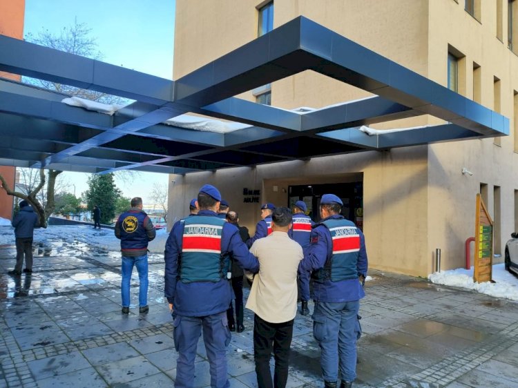 Jandarma, dolandırıcıları suçüstü yakaladı