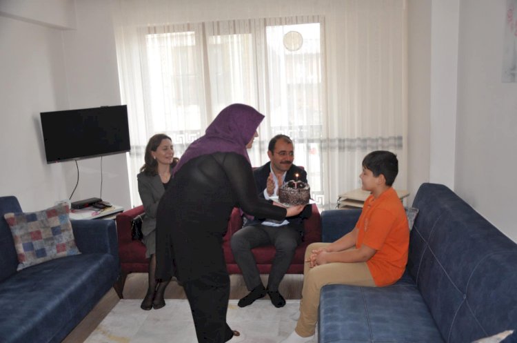 Biga’da sürpriz doğum günü kutlaması