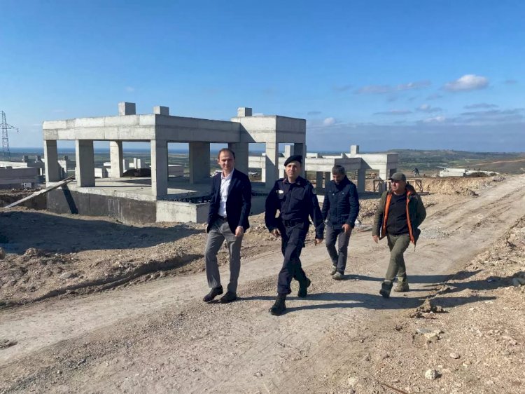 Ayvacık Kaymakamı Afet Konutlarını inceledi