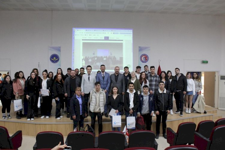 Altınok, okul birincisine iş garantisi sözü verdi