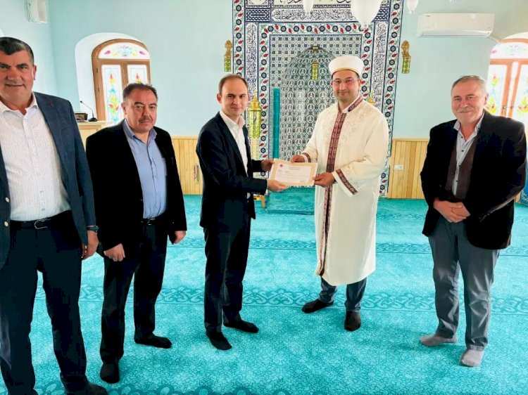 Ayvacık Kaymakamı Sak,  köy camisini inceledi