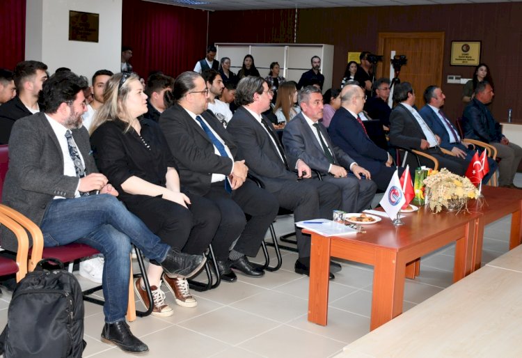 ÇOMÜ’ de Ekonomi ve Finans Eğitim Paneli Gerçekleşti