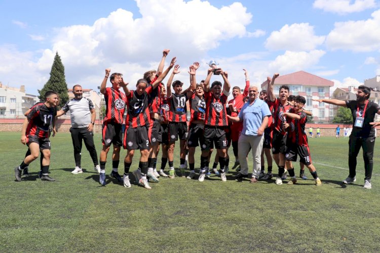 ÇANAKKALE GENÇLERBİRLİĞİ SPOR, ŞAMPİYONLUĞUNU İLAN ETTİ