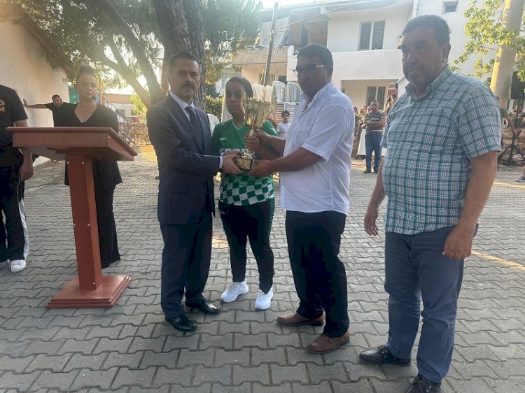 Şampiyonluk Kupası Eker ailesine verildi