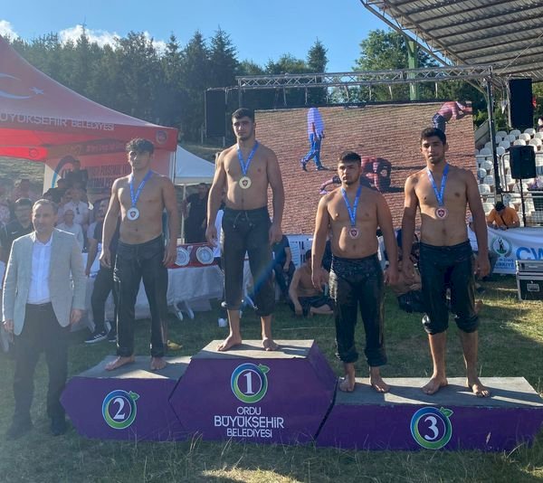 Bayramiç Belediyesi’nden Hüseyin Aykut’a tebrik