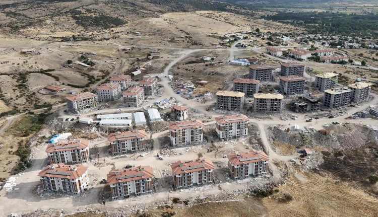Toplu Konut Yapım Çalışmaları Hızla Sürüyor