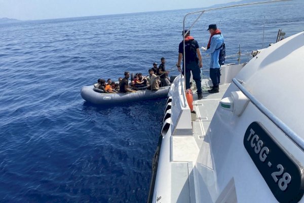 Ayvacık açıklarında 18 kaçak göçmen yakalandı